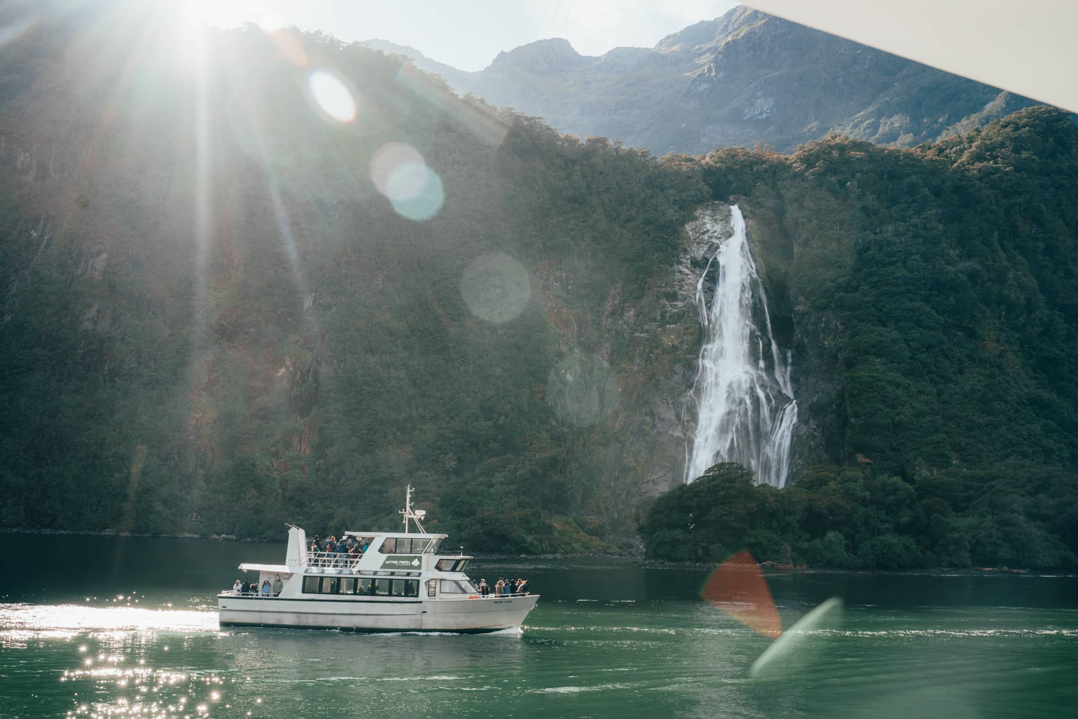 Milford sound cruise waterval