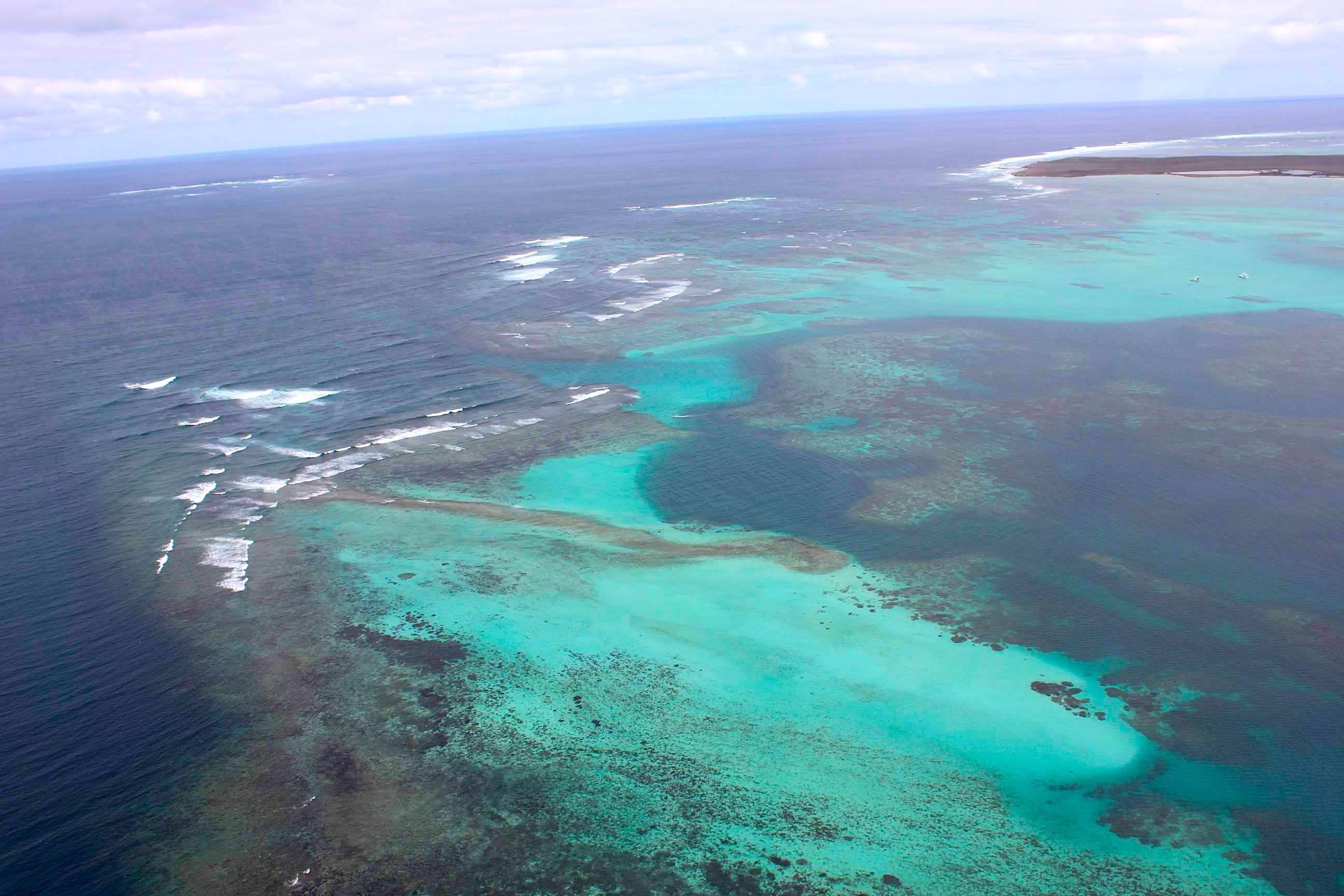 scenic flight over the Houtman Abrolhos Islands western Australia. credit roo Lindsey