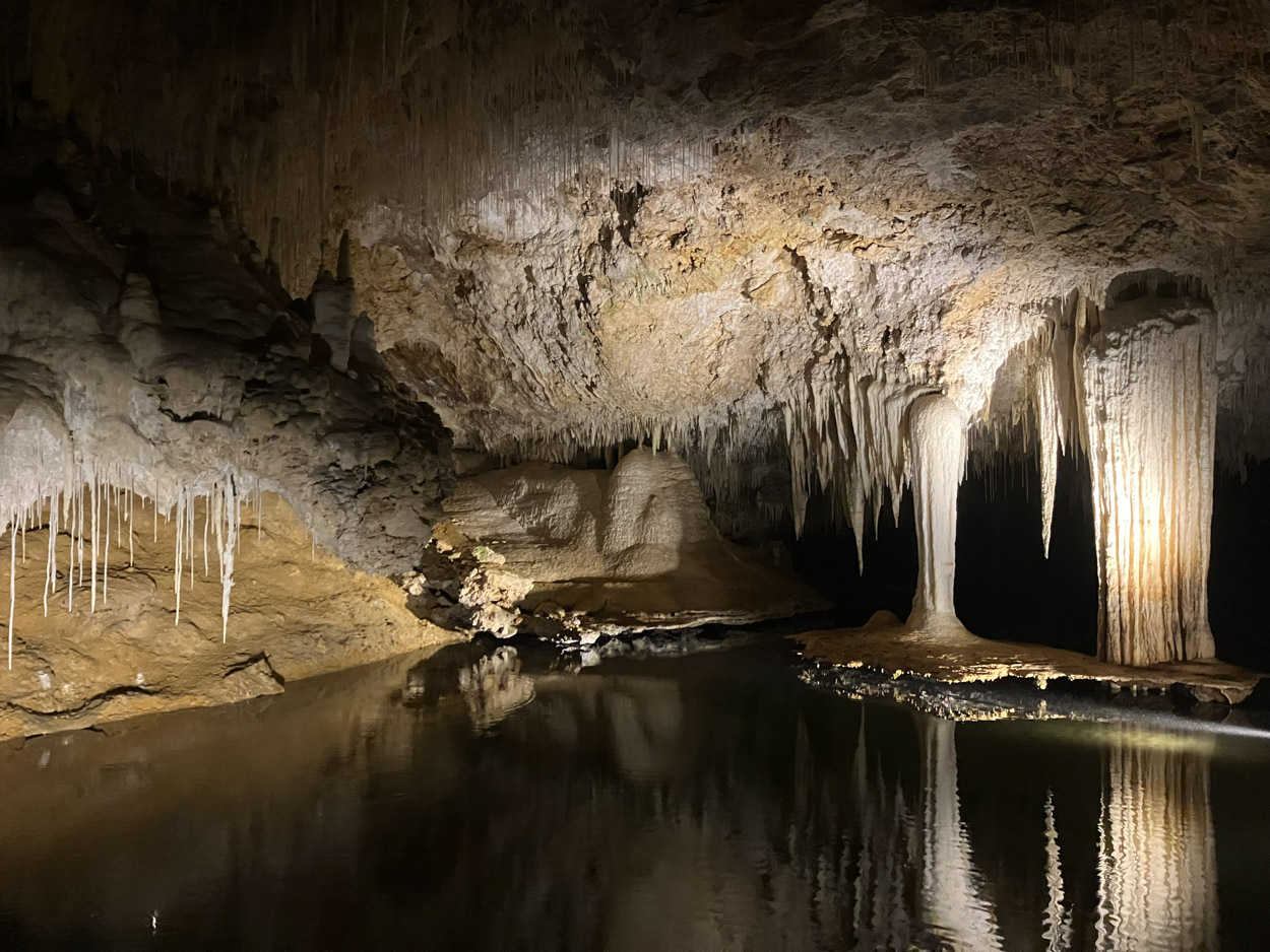 Lake Cave roadtrip Perth Adelaide