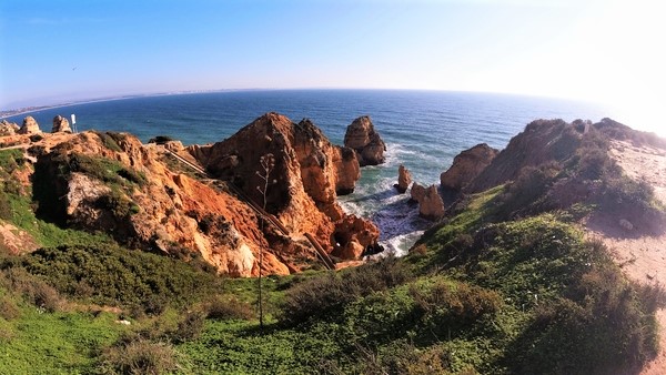 Uitzicht over Ponte da Piedade - rotsen & zee in Portugal