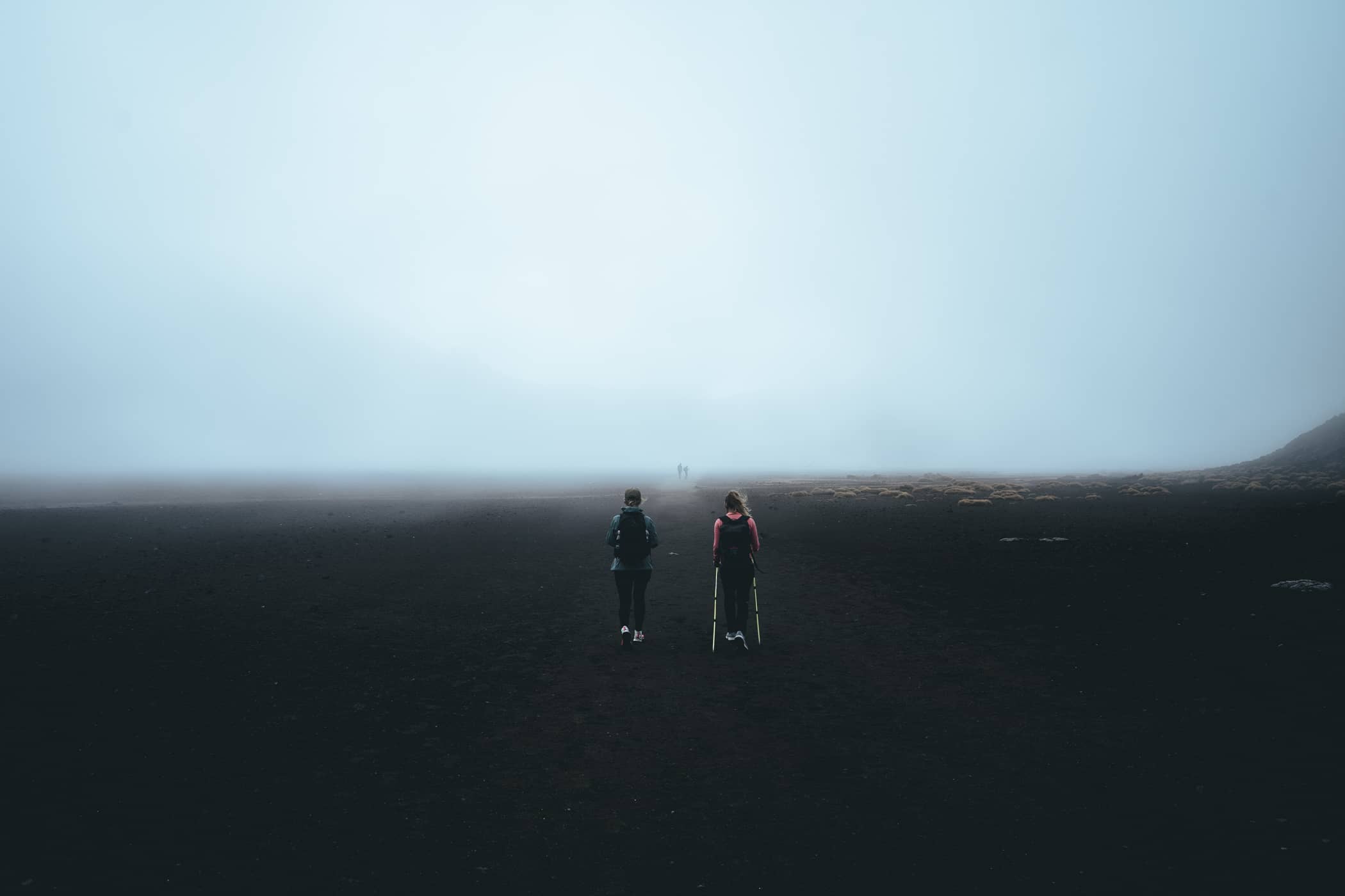 hiking tongariro crossing